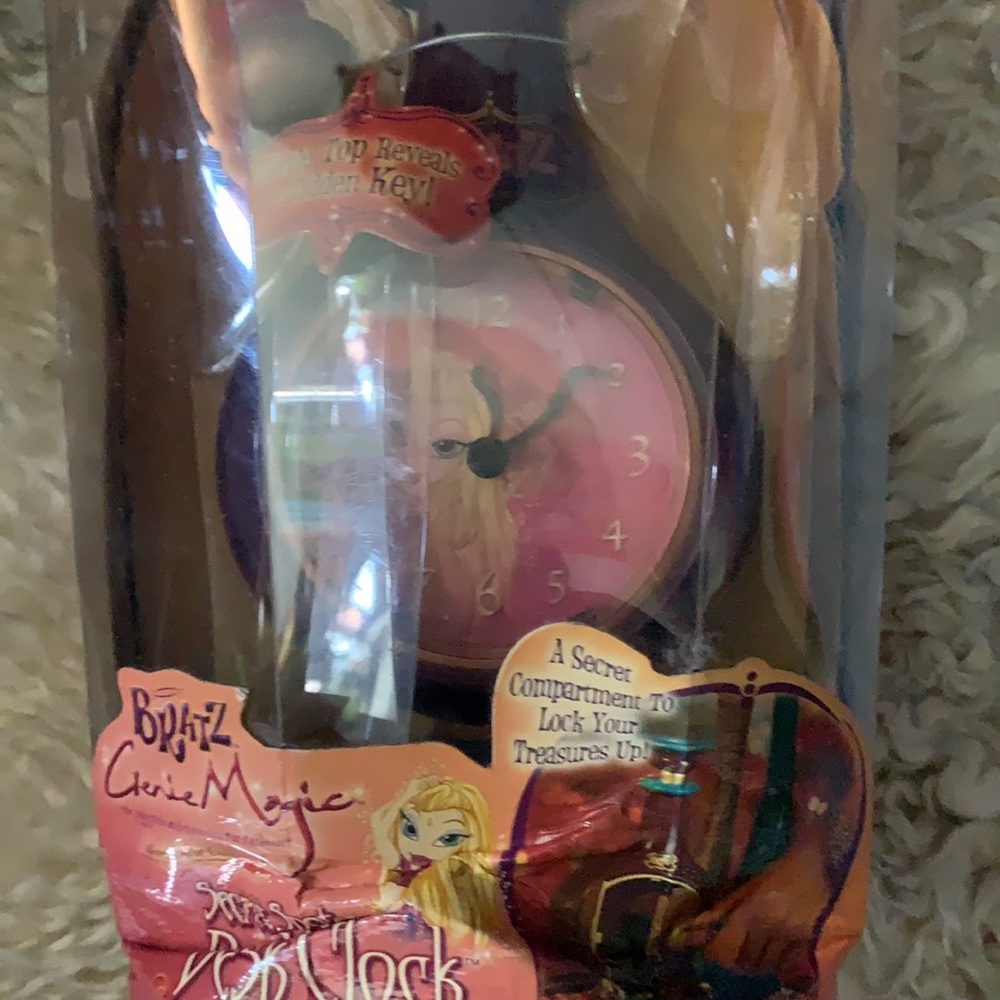 Bratz 🍾Genie Magic Secret Spot Desk Clock